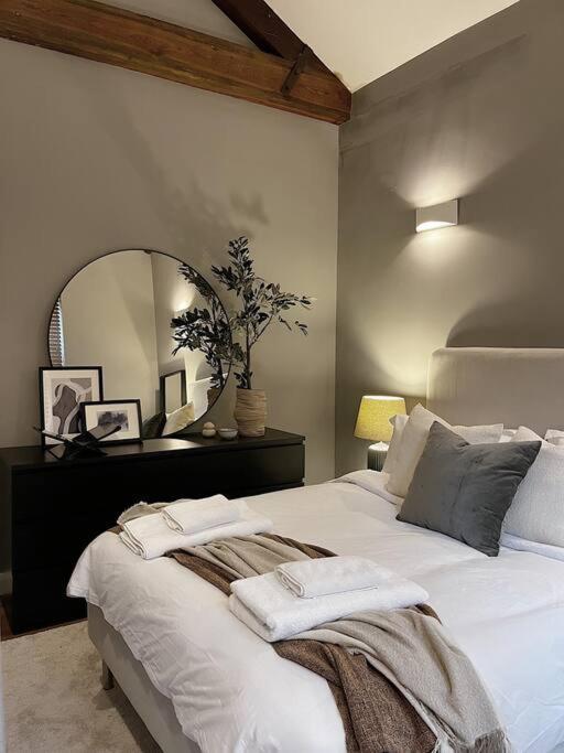 Cosy 2 Bedroom Apartment Todmorden Dış mekan fotoğraf