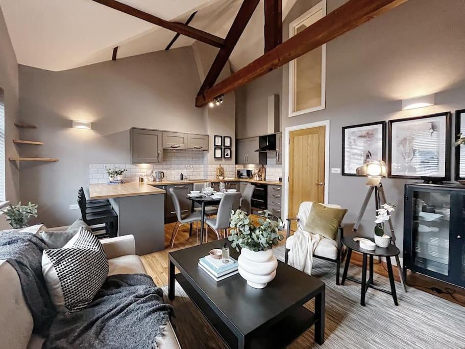 Cosy 2 Bedroom Apartment Todmorden Dış mekan fotoğraf