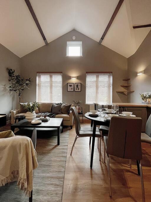 Cosy 2 Bedroom Apartment Todmorden Dış mekan fotoğraf