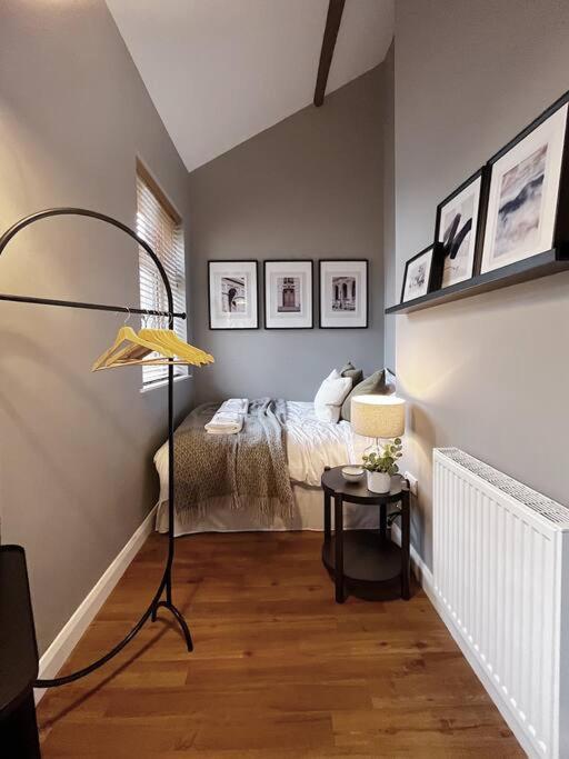 Cosy 2 Bedroom Apartment Todmorden Dış mekan fotoğraf